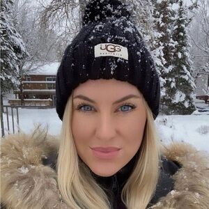 NEW! UGG Black Knit Beanie Women size